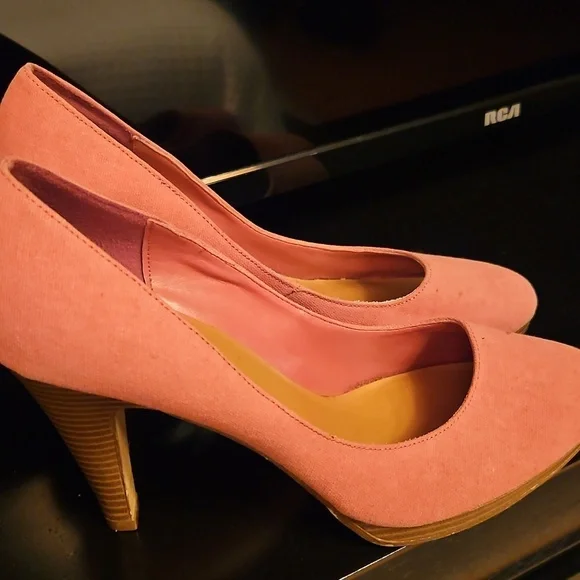 Pink Women's Pumps - Picture 2 of 5